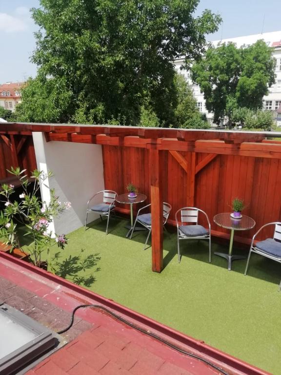 Balkón nebo terasa v ubytování Penzion U Papoušků