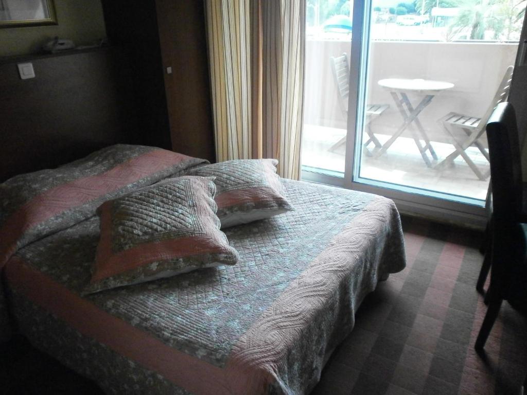 Postel nebo postele na pokoji v ubytování Hôtel Maya