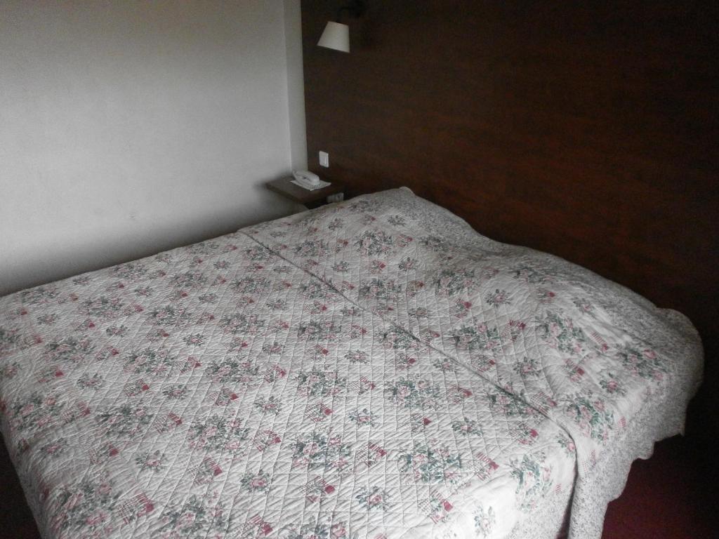 Postel nebo postele na pokoji v ubytování Hôtel Maya