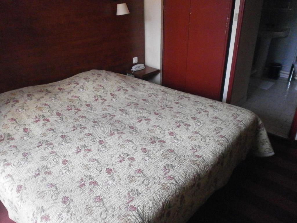Postel nebo postele na pokoji v ubytování Hôtel Maya