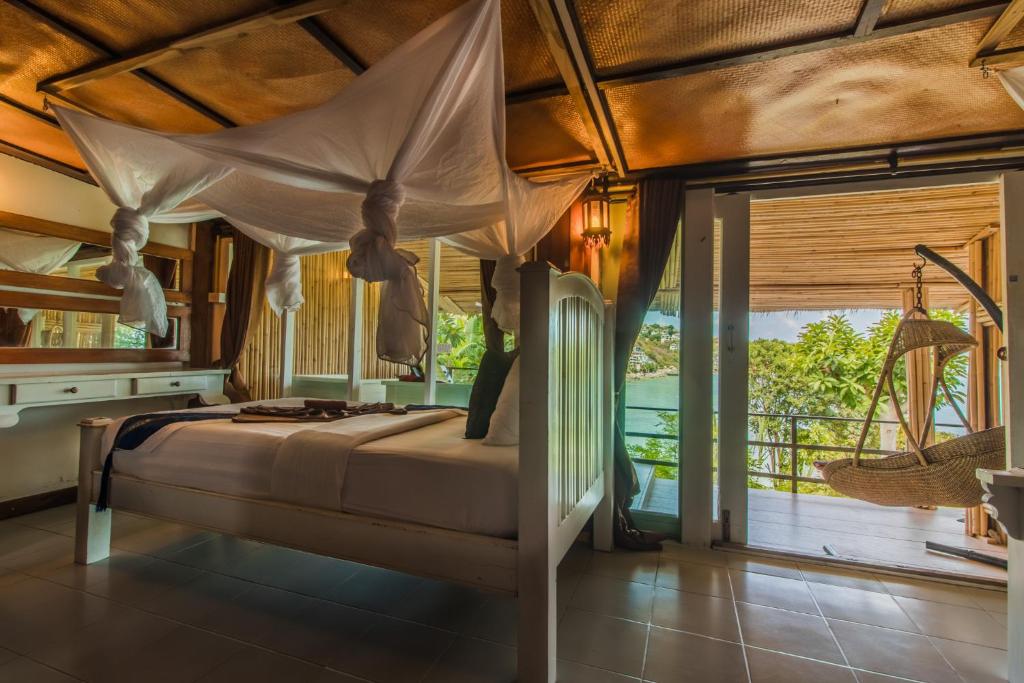 Postel nebo postele na pokoji v ubytování Taatoh Seaview Resort - SHA Plus