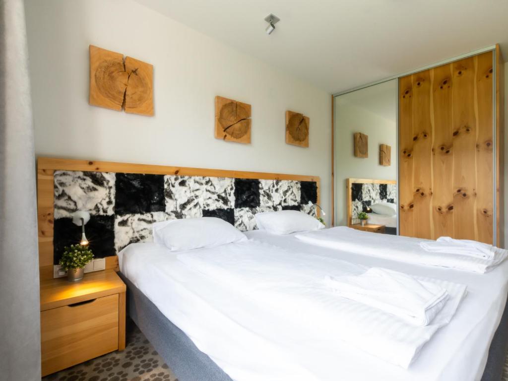 Posteľ alebo postele v izbe v ubytovaní VacationClub – Cristal Resort Apartament 414