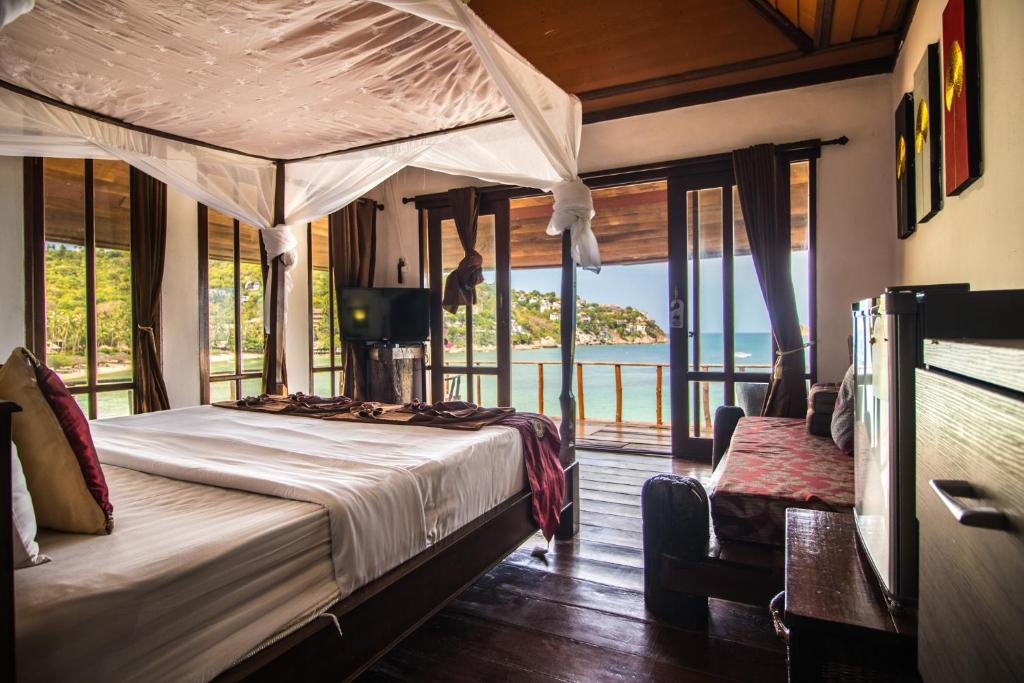 Postel nebo postele na pokoji v ubytování Taatoh Seaview Resort - SHA Plus