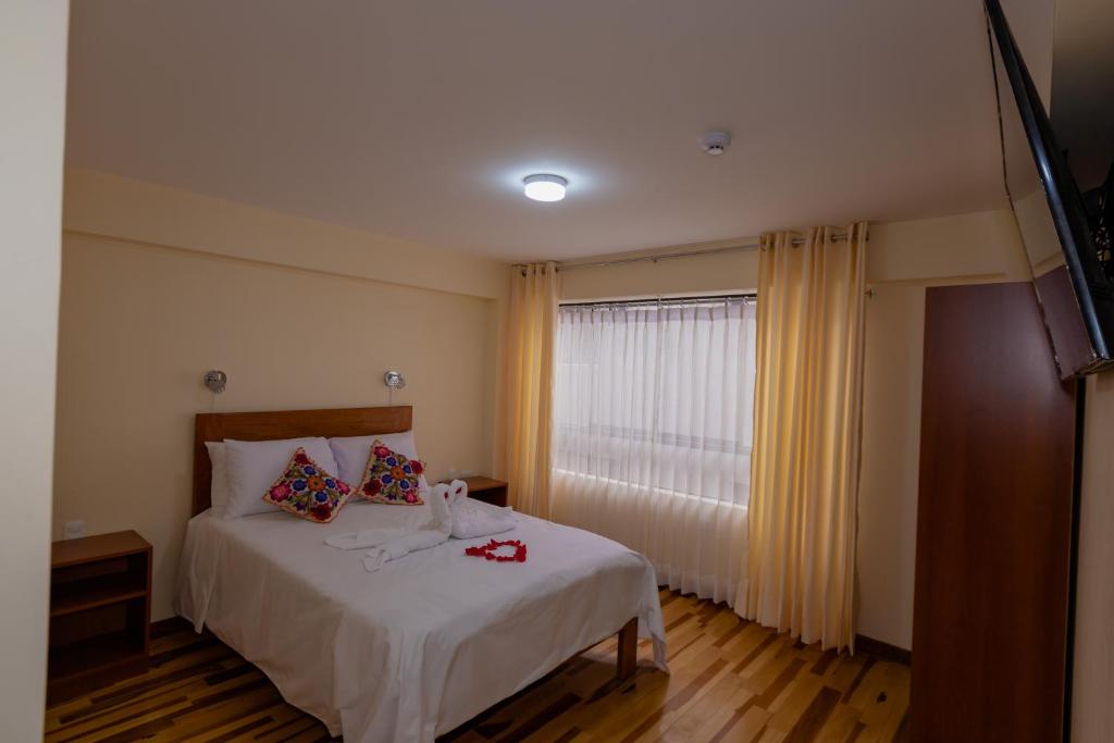 Łóżko lub łóżka w pokoju w obiekcie Hawka Inka Hostal - Cusco