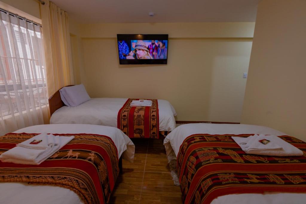 Łóżko lub łóżka w pokoju w obiekcie Hawka Inka Hostal - Cusco