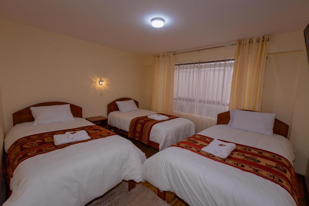 Łóżko lub łóżka w pokoju w obiekcie Hawka Inka Hostal - Cusco