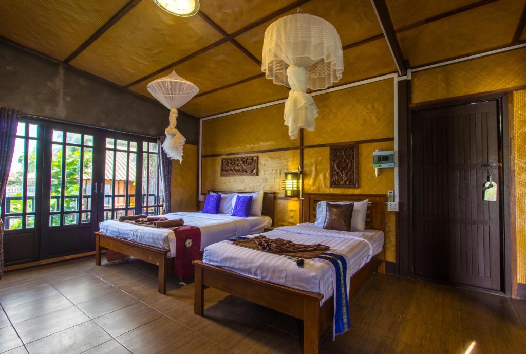 Postel nebo postele na pokoji v ubytování Taatoh Seaview Resort - SHA Plus