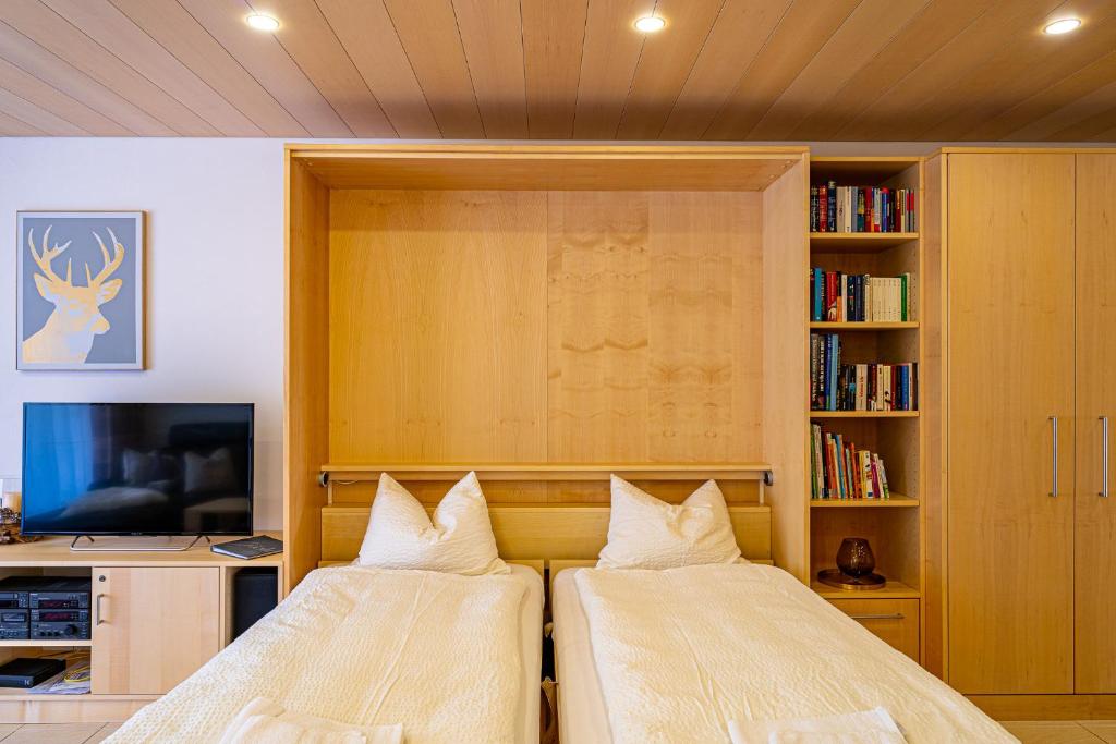 Postel nebo postele na pokoji v ubytování Laax Rancho Family Apartment