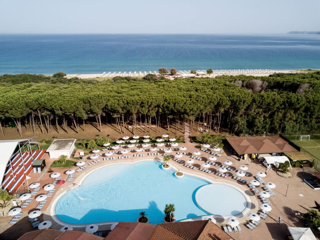 an overhead view of a swimming pool with umbrellas and chairs at Nicotera Beach Village in Nicotera Marina