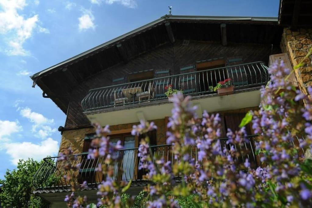 Ein Balkon oder eine Terrasse in der Unterkunft Chalet Génépi