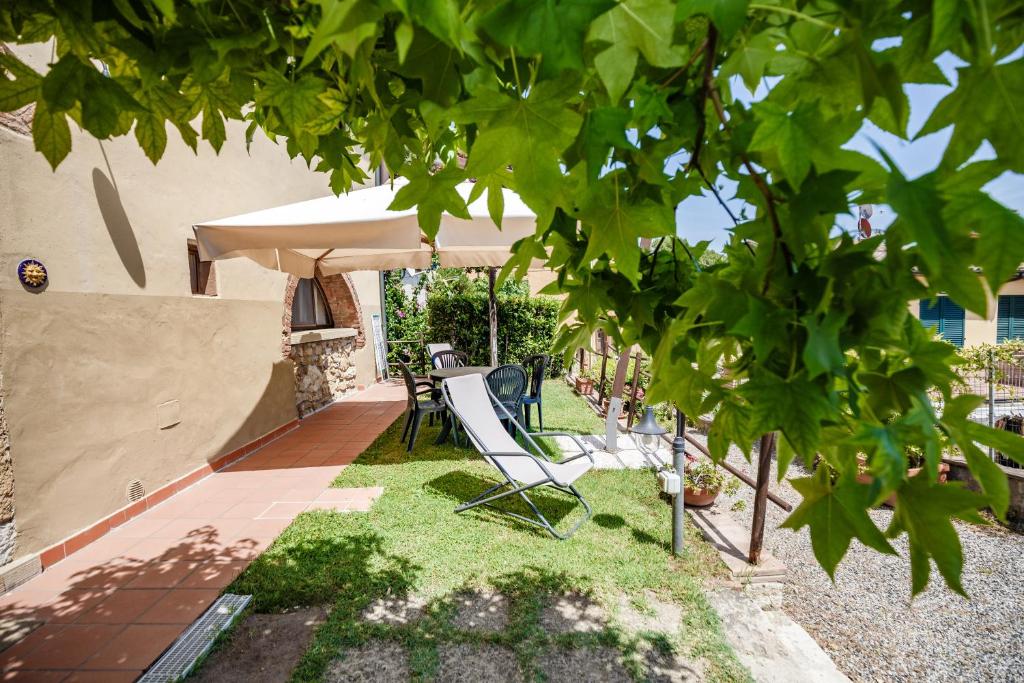 A garden outside Casetta Luna e Sole