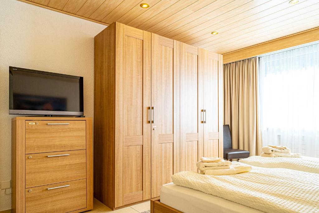 Postel nebo postele na pokoji v ubytování Laax Rancho Family Apartment