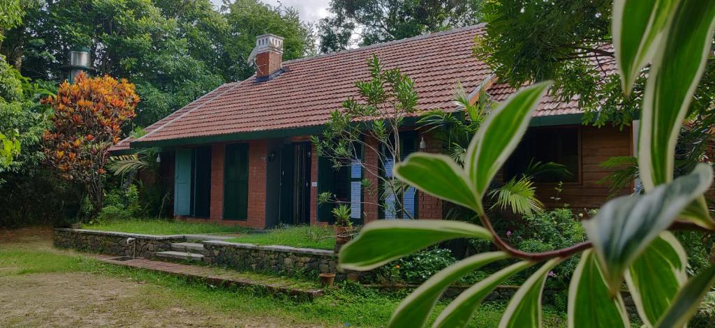 a small house with a red roof at ADRI CHEMBRA in Meppādi