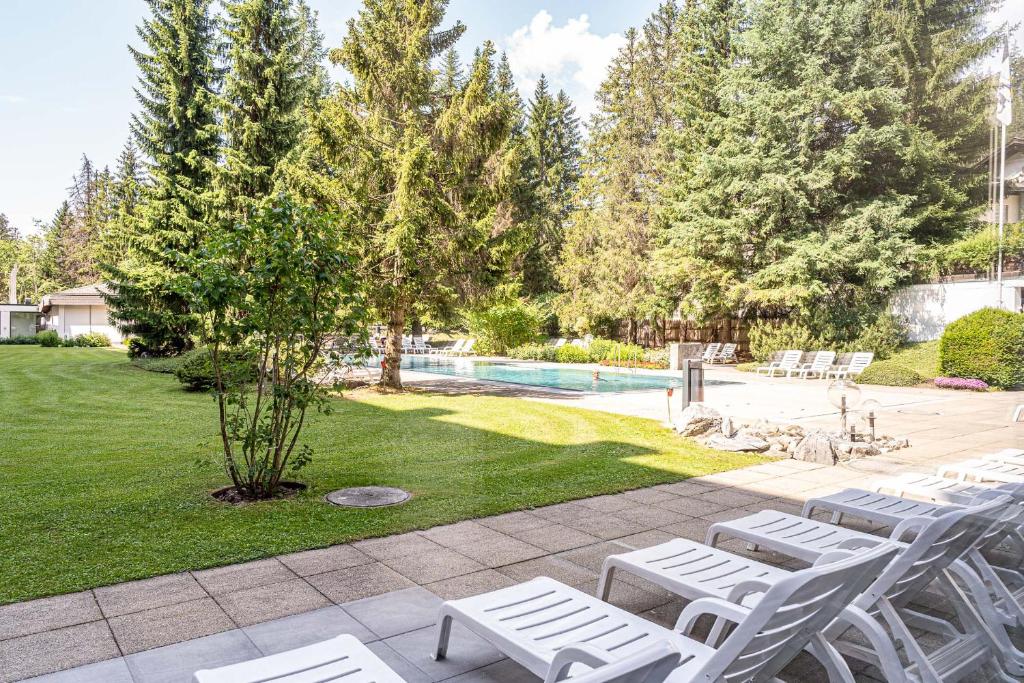 Bazén v ubytování Laax Rancho Family Apartment nebo v jeho okolí