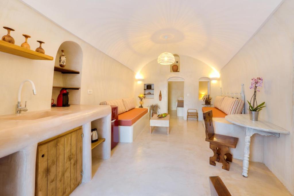 Imagen de la galería de Pasithea Suites, en Megalokori