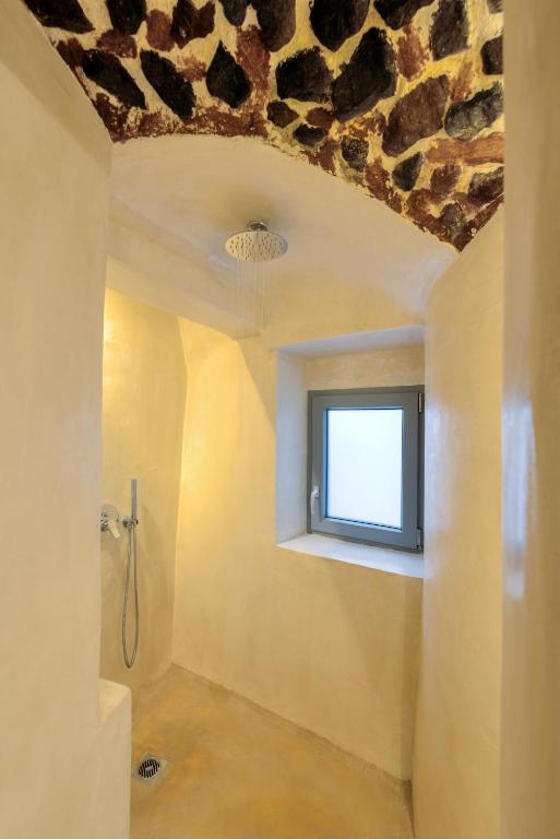 Un baño de Pasithea Suites