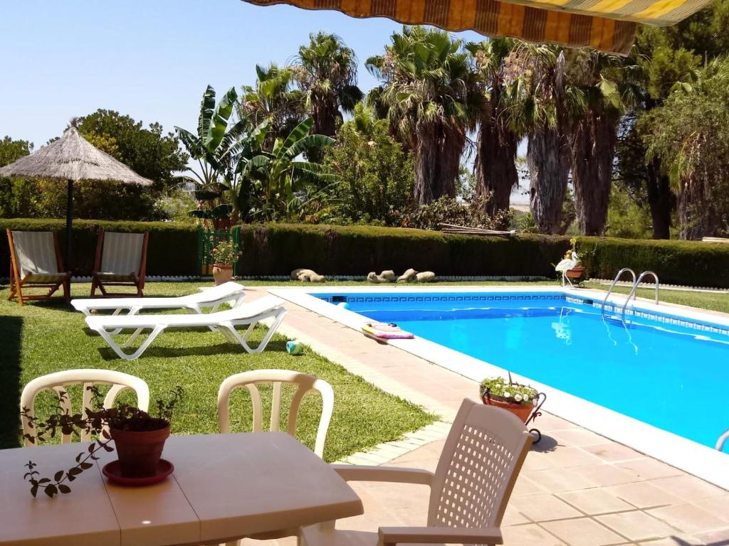 Bazén v ubytovaní Bungalow Cuesta de la Rosa. Casita rural con encanto y vistas alebo v jeho blízkosti
