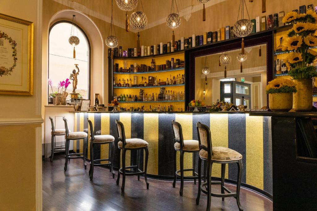 Lounge nebo bar v ubytování Hotel Bernini Palace