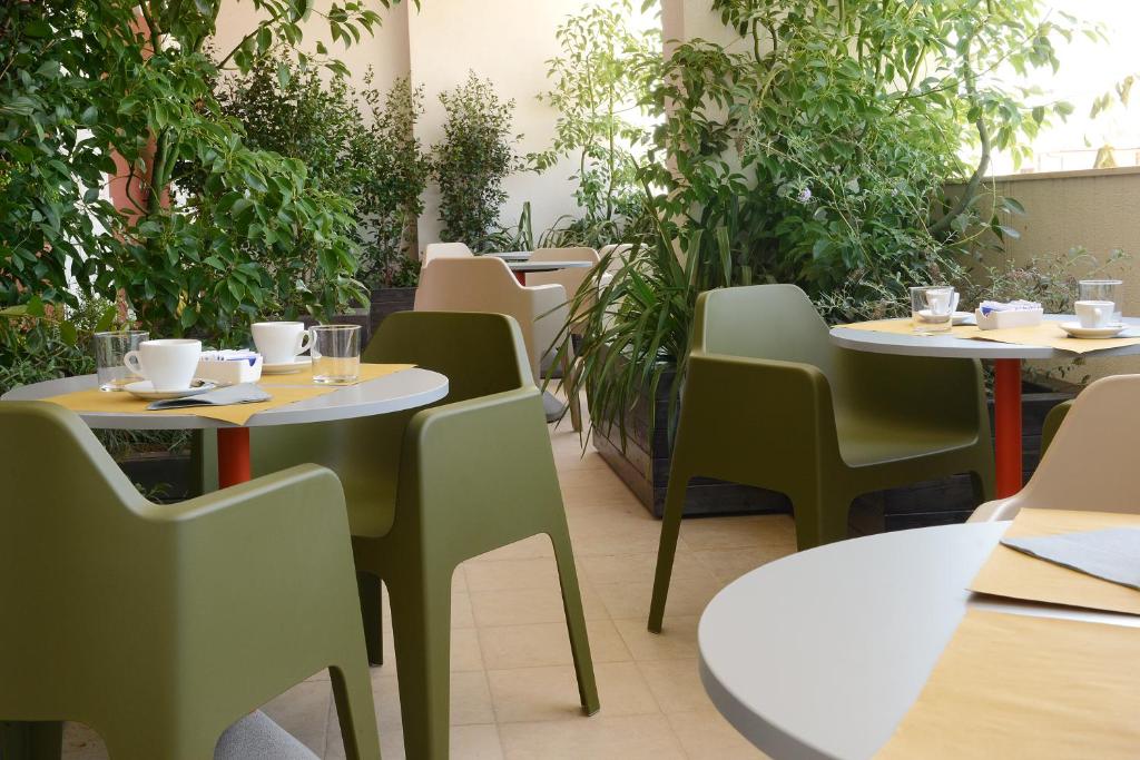 Restauracja lub miejsce do jedzenia w obiekcie Casole Living B&B
