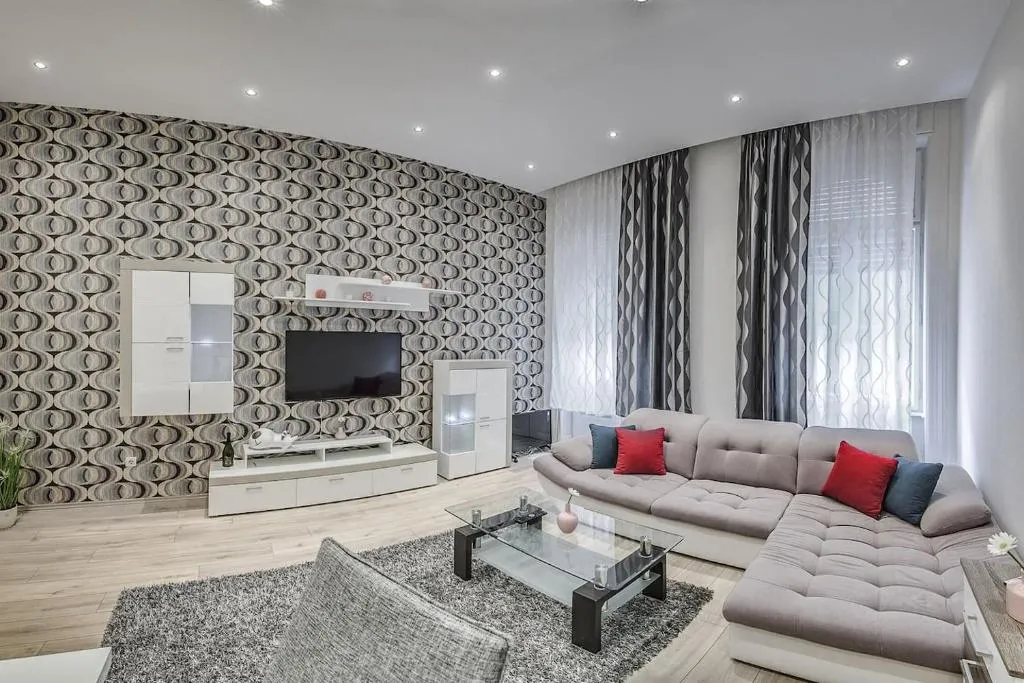 A sunny & modern apartment with balcony in downtown Budapest, Budapesta, Ungaria