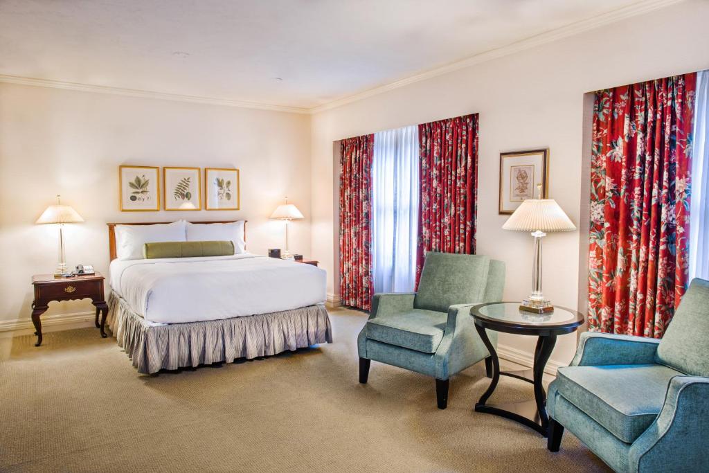 Mayflower Park Hotel - 