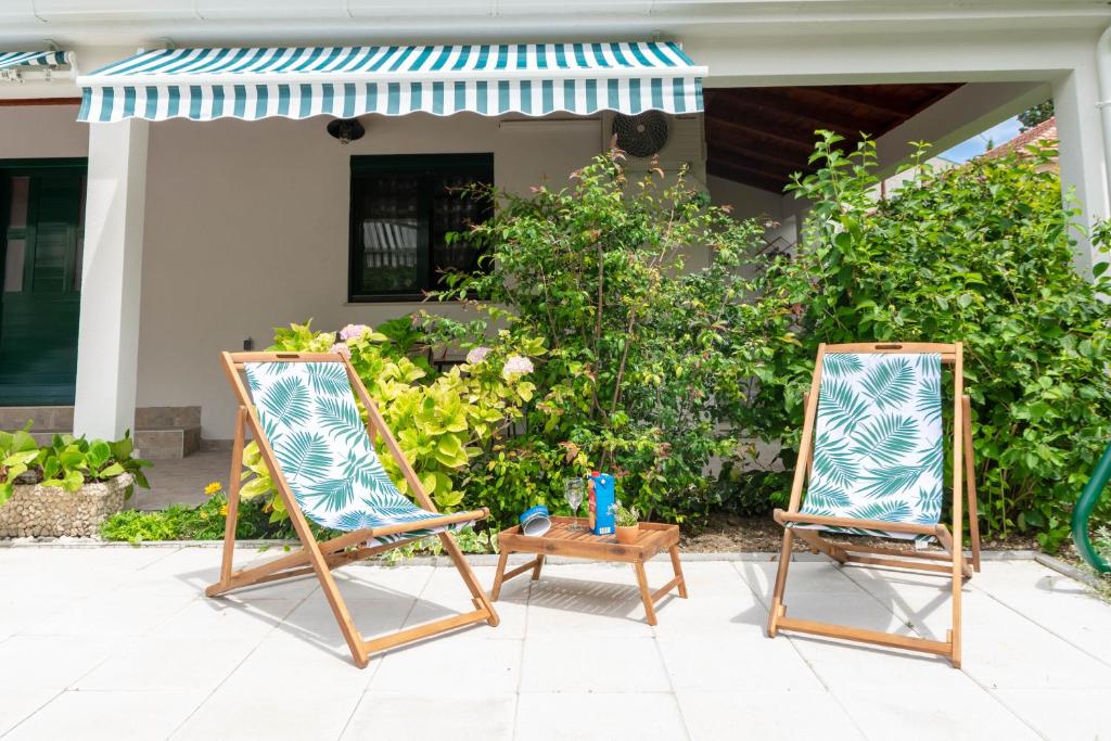 50 meters from the beach! Apartment Flower