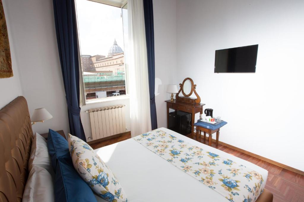 AD2015 Guest House - Double Room With Private Bathroom