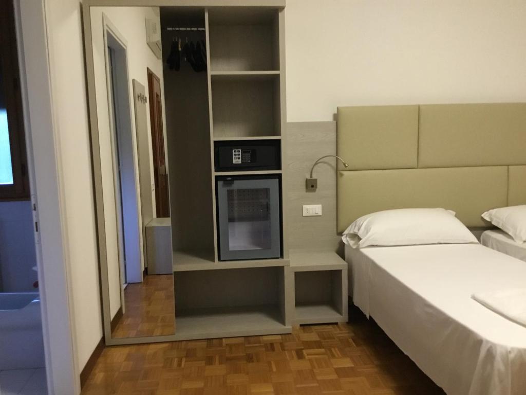 AMLÈ tesisinde bir odada yatak veya yataklar