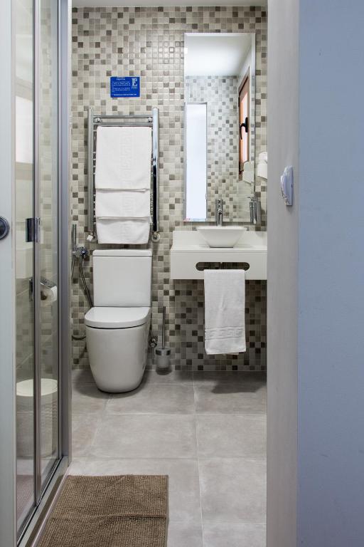 Pensión Laurel Self Check-in - 5