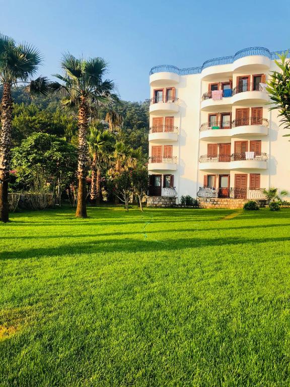 Vrt pred nastanitvijo Maris Butik Hotel