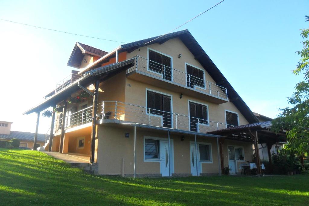 Budova, v ktorej sa apartmán nachádza