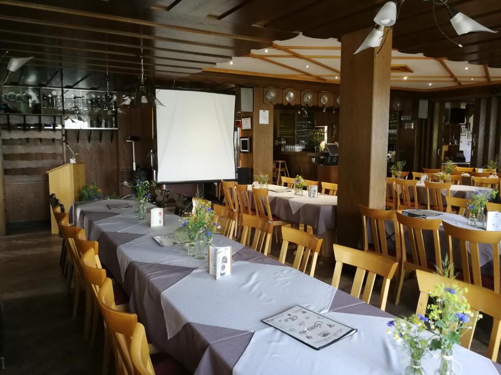 Restaurace v ubytování Hotel-Gasthof "Zum Bartl"