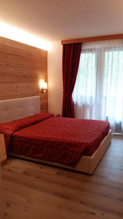 Postel nebo postele na pokoji v ubytování Albergo Garni Martina