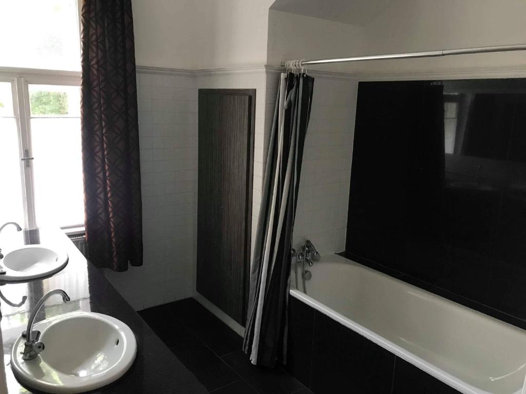 Kúpeľňa v ubytovaní Gyulai Meseház Apartman