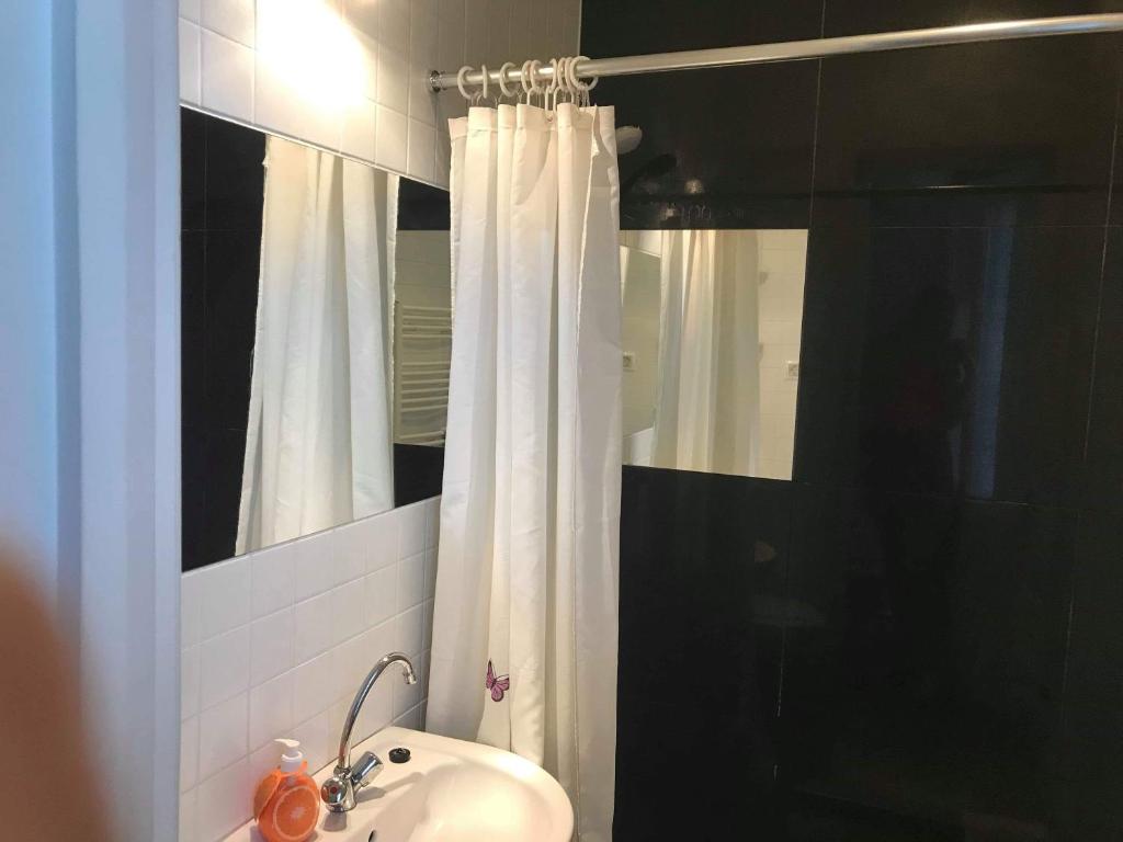 Kúpeľňa v ubytovaní Gyulai Meseház Apartman