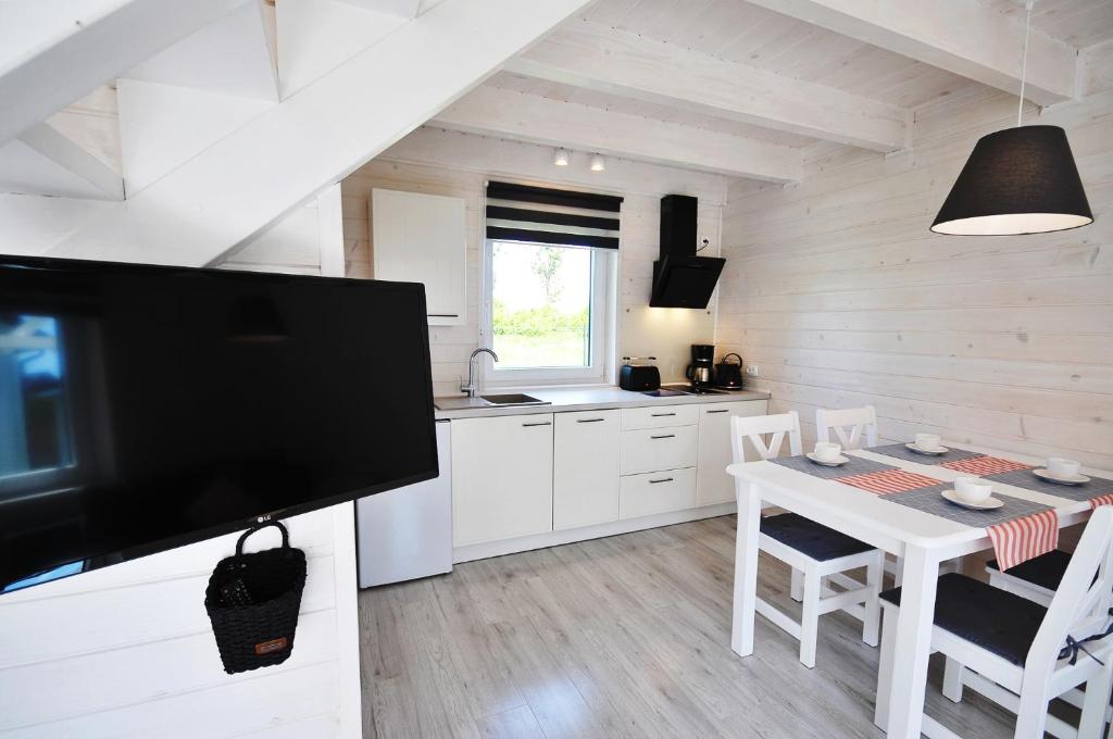 Kuchyň nebo kuchyňský kout v ubytování Białe Domki Lux