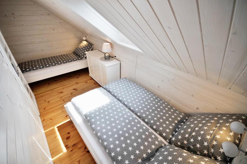 Postel nebo postele na pokoji v ubytování Białe Domki Lux