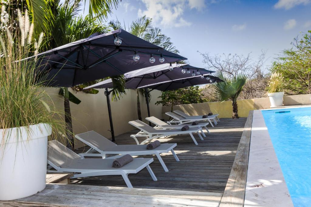 Bazén v ubytování INDIGO Apartments & Suites - 'Adults Only' nebo v jeho okolí