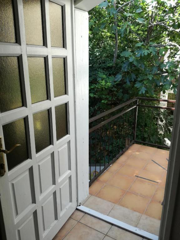 Guest House Vila Bak的阳台或露台
