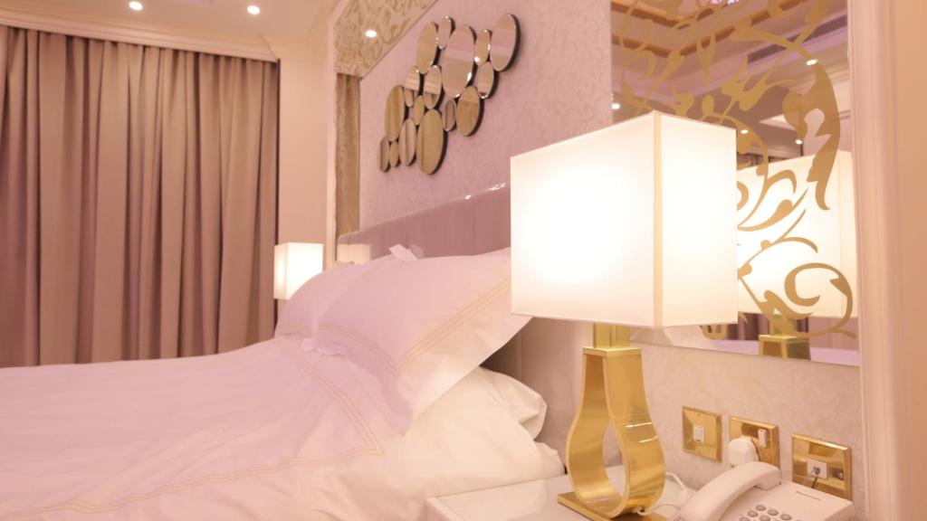 Postel nebo postele na pokoji v ubytování Broad Almkan Apart Hotel