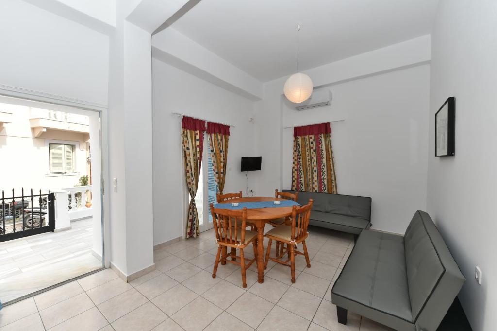 Televízia a/alebo spoločenská miestnosť v ubytovaní Marina's Home