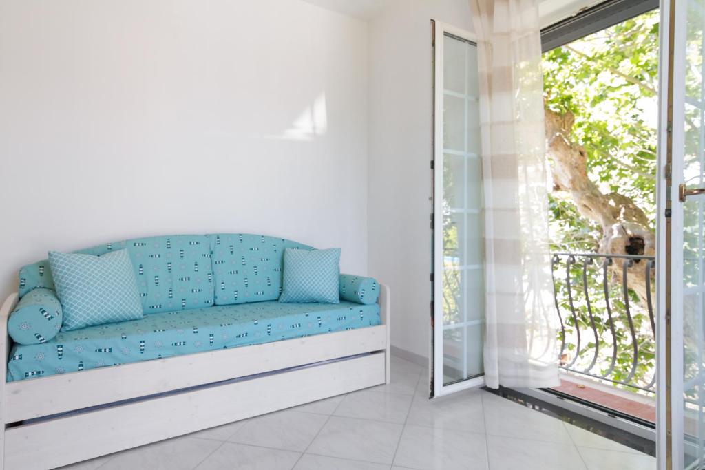 AQUAMARINE Relaxing Capri Suites - 14