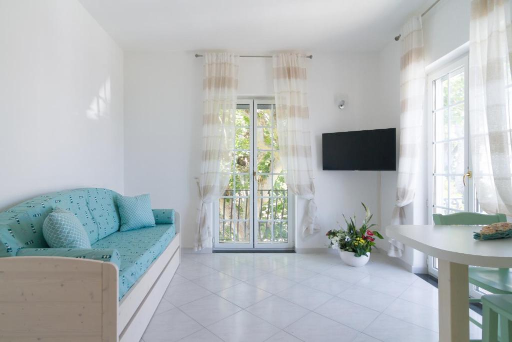 AQUAMARINE Relaxing Capri Suites - 15