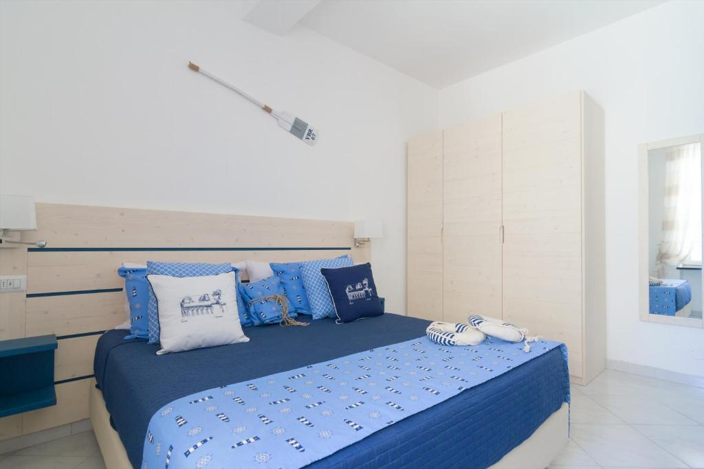 Postel nebo postele na pokoji v ubytování AQUAMARINE Relaxing Capri Suites
