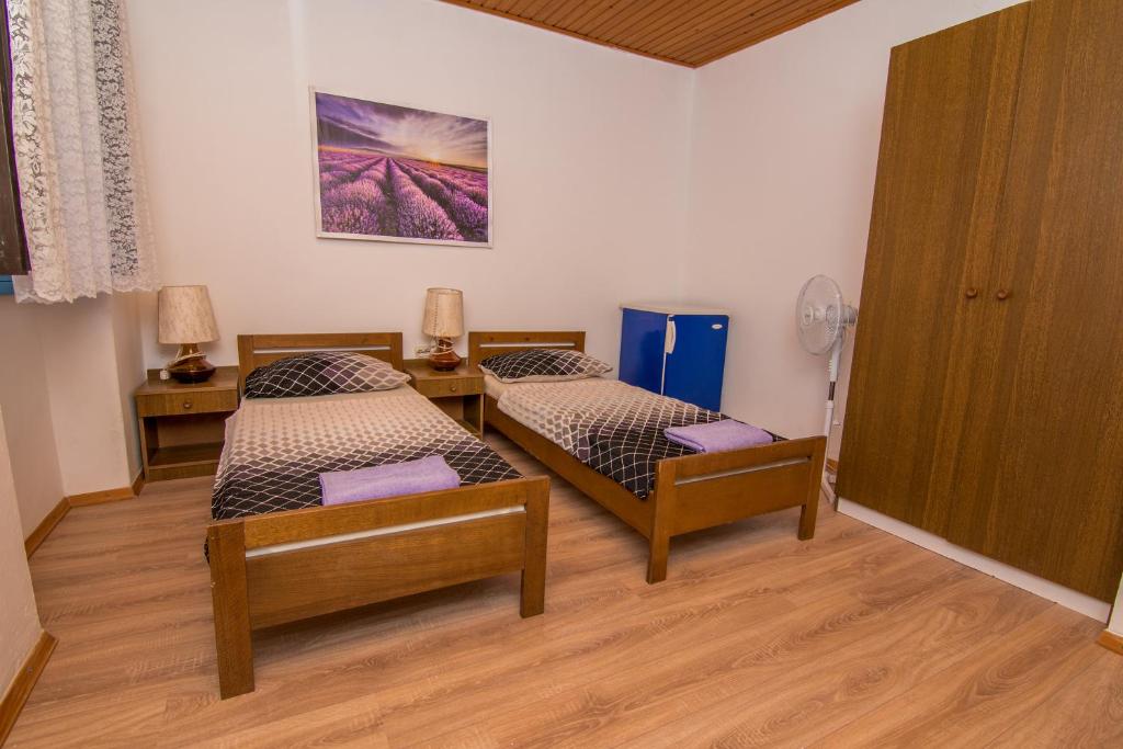 Cama ou camas em um quarto em Hostel Flora