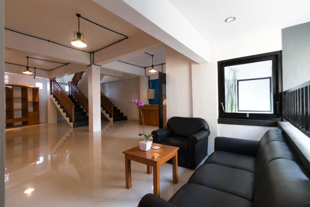 Posezení v ubytování AB Hotel Kuta by AGATA
