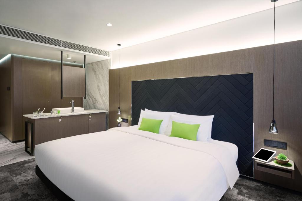 Postel nebo postele na pokoji v ubytování Hotel Ease Tsuen Wan