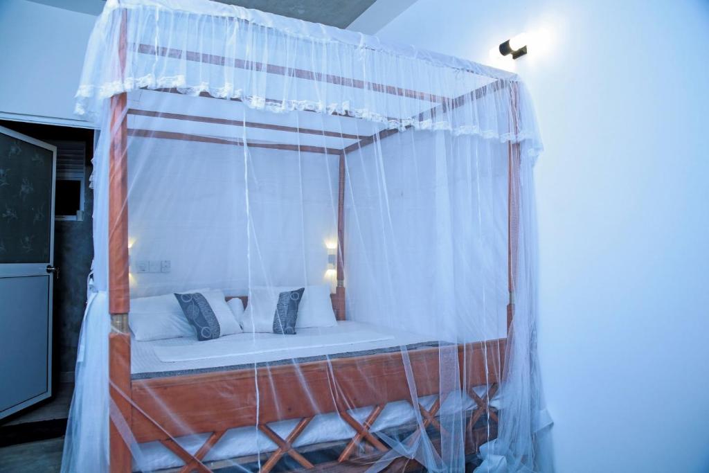 Llit o llits en una habitació de Coconut Style Restaurant & Milinda Guest