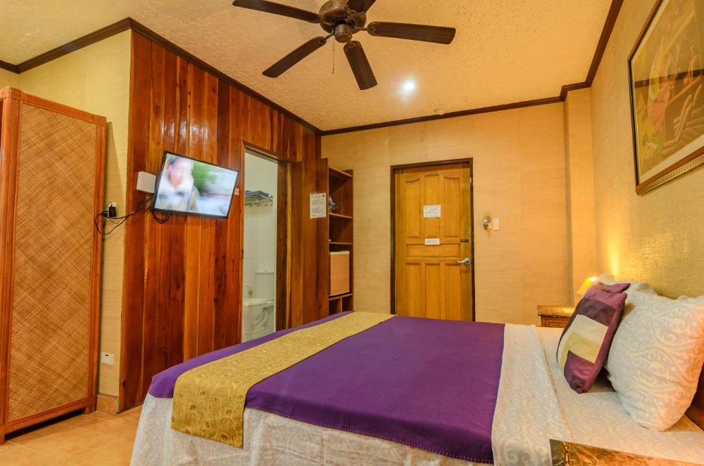Postel nebo postele na pokoji v ubytování Hayahay Resort