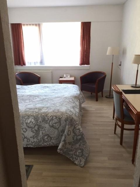 Postel nebo postele na pokoji v ubytování Hotel Laasby Kro